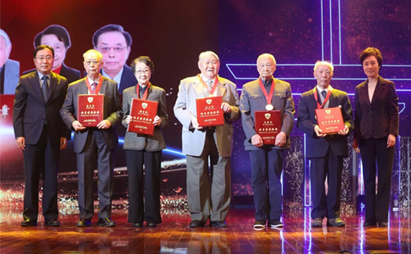 恭贺周康荣教授获中山医院“终身荣誉教授”称号