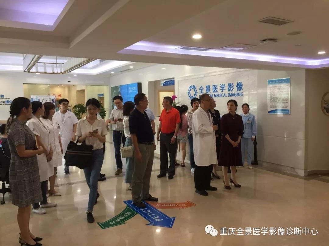 渝中区政府领导、人大代表、卫计委各位领导莅临中心参观指导工作
