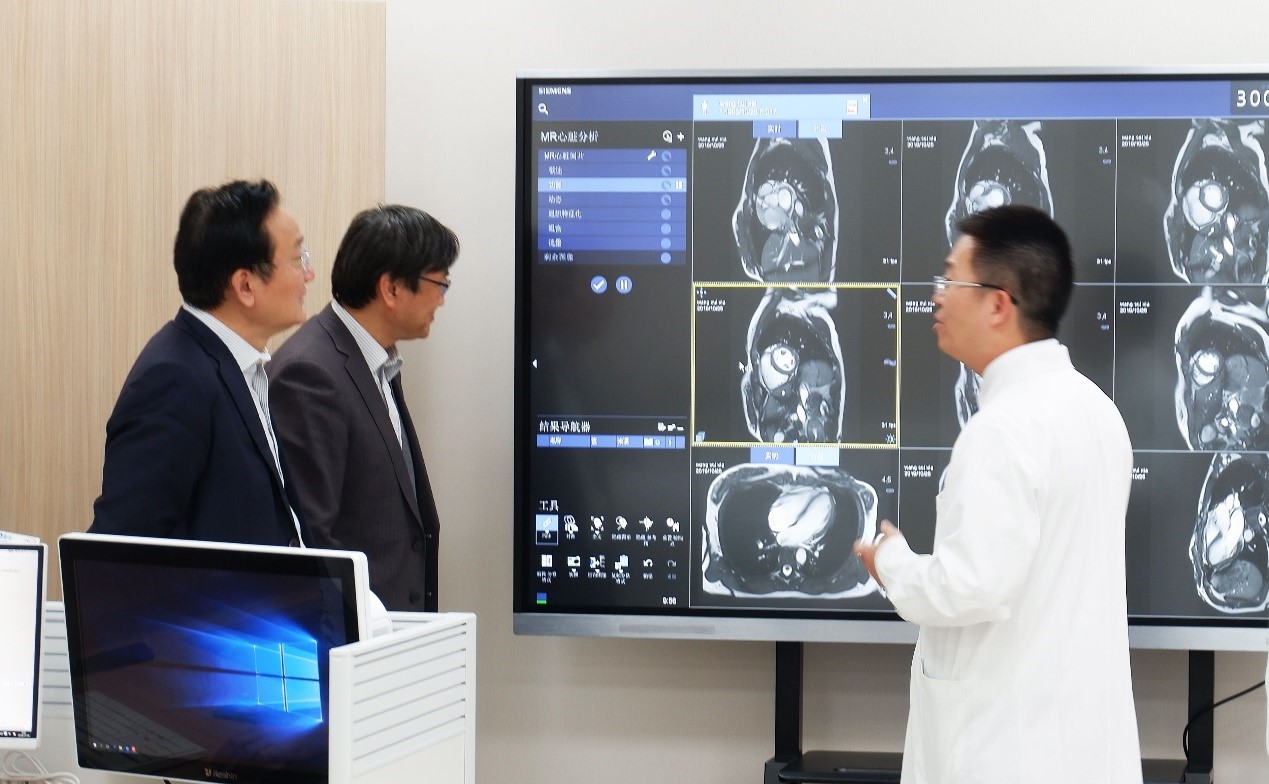 上海中医药大学领导一行莅临上海全景虹口中心参观视察