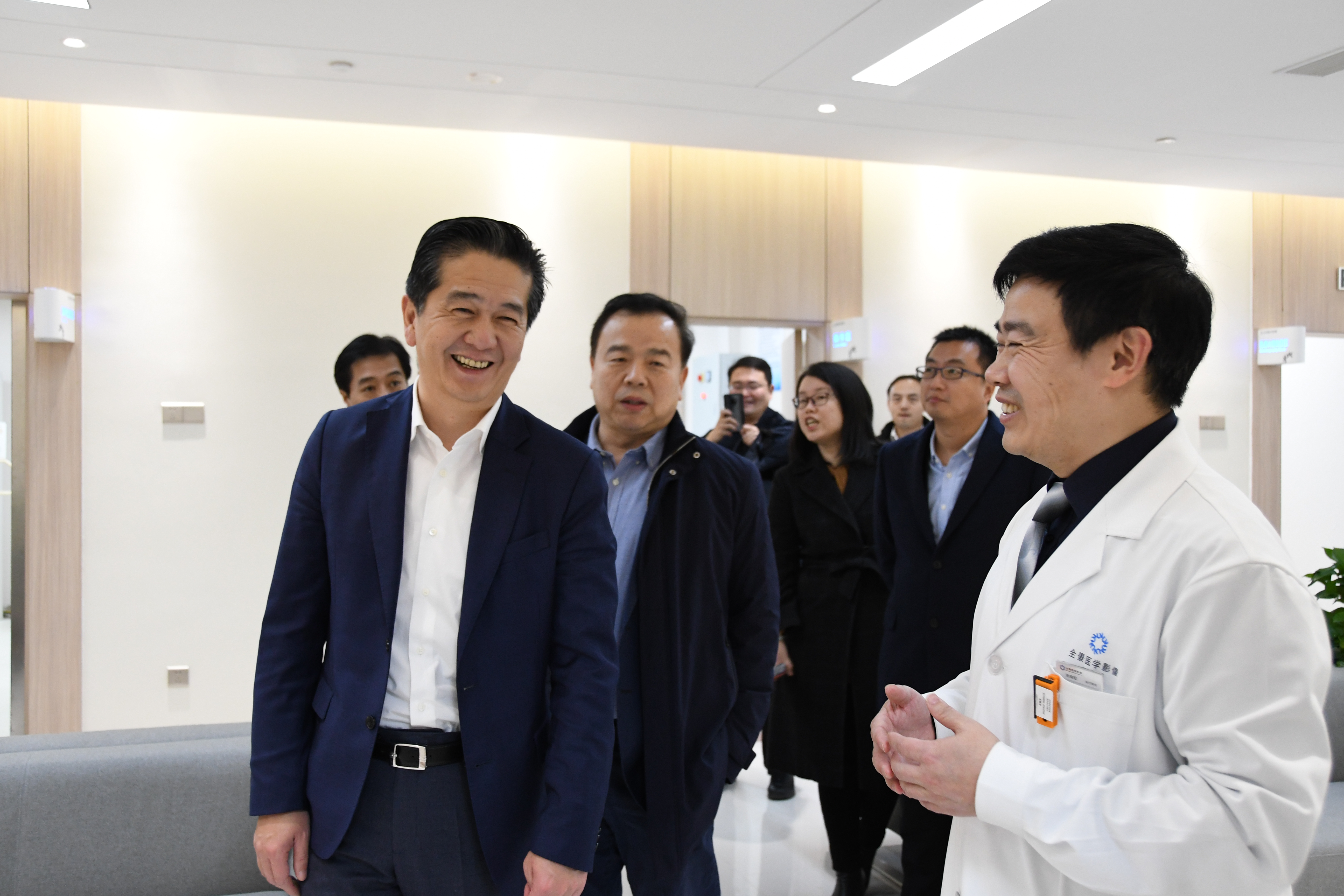 南开区区长率队走访天津全景医学影像诊断中心