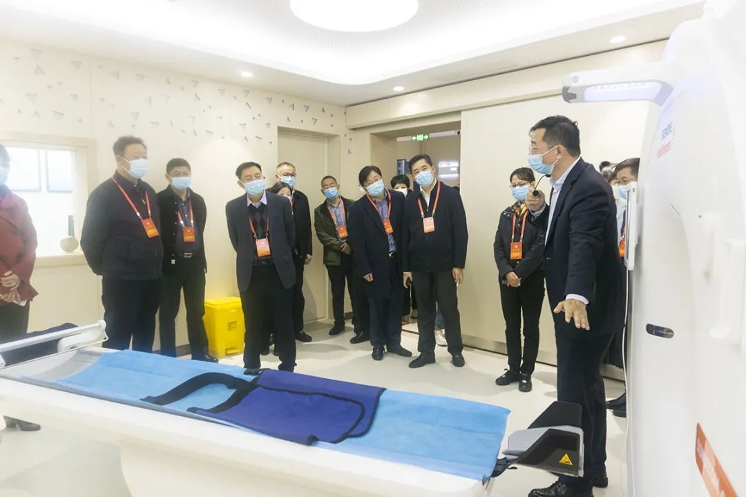 四川省政协领导视察调研成都全景医学影像